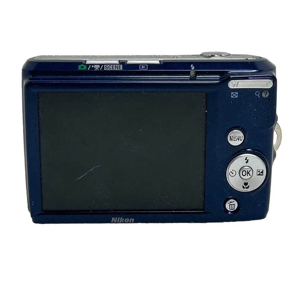 Nikon COOLPIX L18 8.0MP Digital Camera - Blue‎ Uses AA Batteries - Parts Only